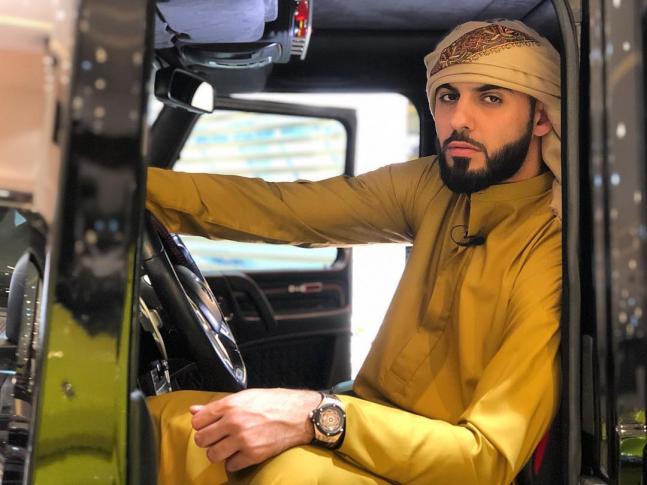 آیا عمر بارکان ال گالا ، شاعر ، بازیگر ، مدل و مشهور در شبکه های اجتماعی ، از جمله مردانی است که برای ماندن در عربستان بیش از حد جذاب و خوش تیپ بودند؟