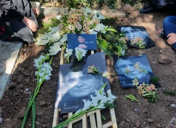 حضور خصوصی خانواده شیاریان در قبر آستاد در چهلمین روز درگذشت شایاریان / عکس