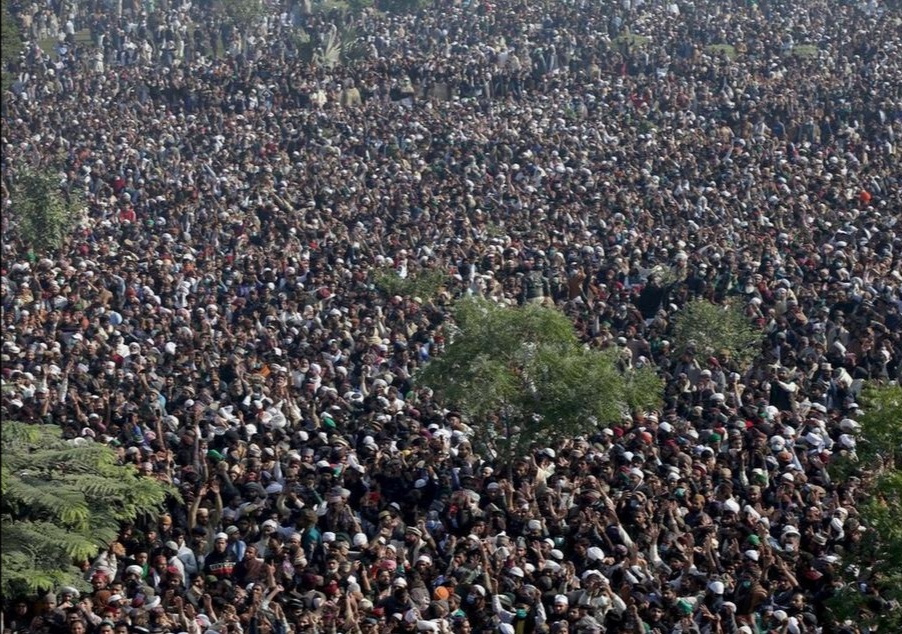 جمعیت تشییع جنازه رهبر افراطی پاکستان / عکس |  آخرین خبرها