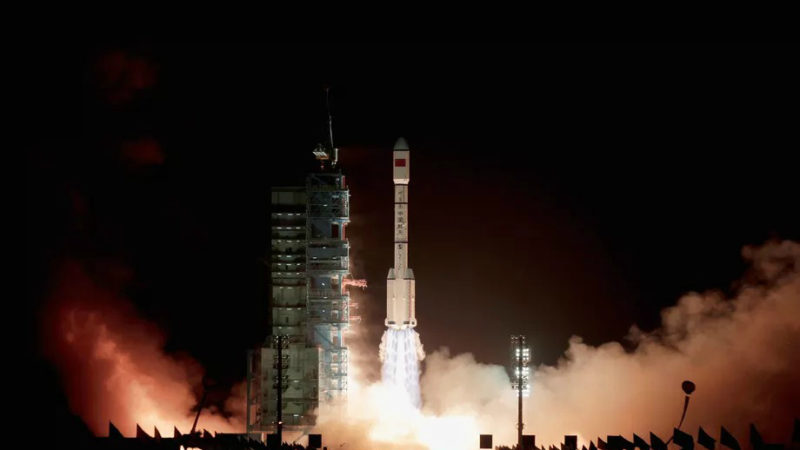 چین با موفقیت مأموریت نمونه برداری از سنگ و خاک ماه را انجام داده است