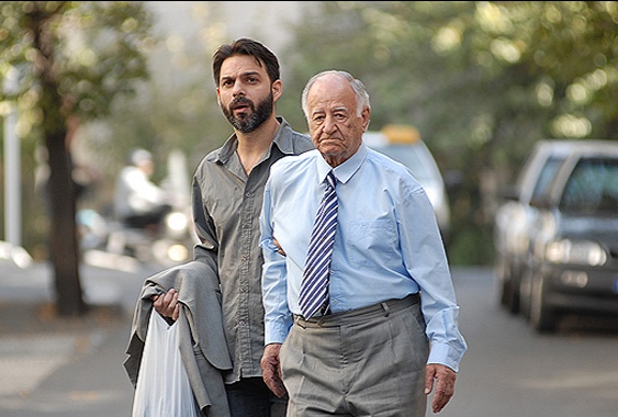 واکنش پیمان معادی به مرگ پدرش در فیلم "جدایی نادر از سیمین" |  آخرین خبرها