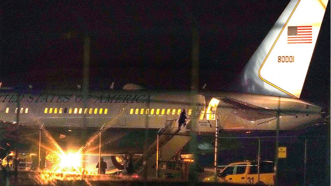 تخلیه اضطراری هواپیما به دلیل انفجار  آخرین خبرها