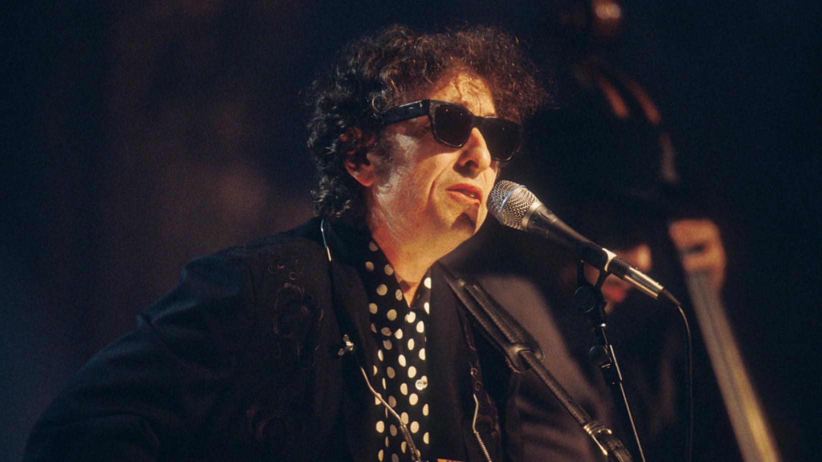 یونیورسال بزرگترین قرارداد موسیقی تاریخ را با باب دیلن امضا کرده است  آخرین خبرها