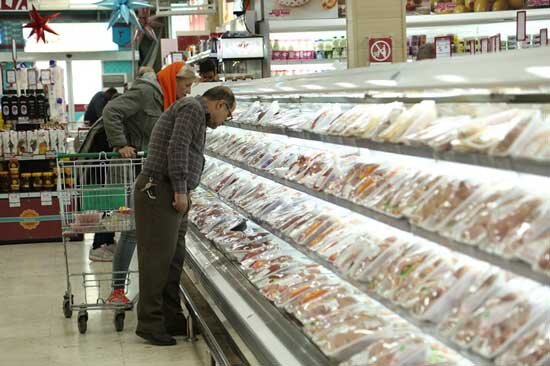 فروشگاه های زنجیره ای هشدار در مورد مرغ های بیش از حد قیمت ذخیره می شود  آخرین خبرها
